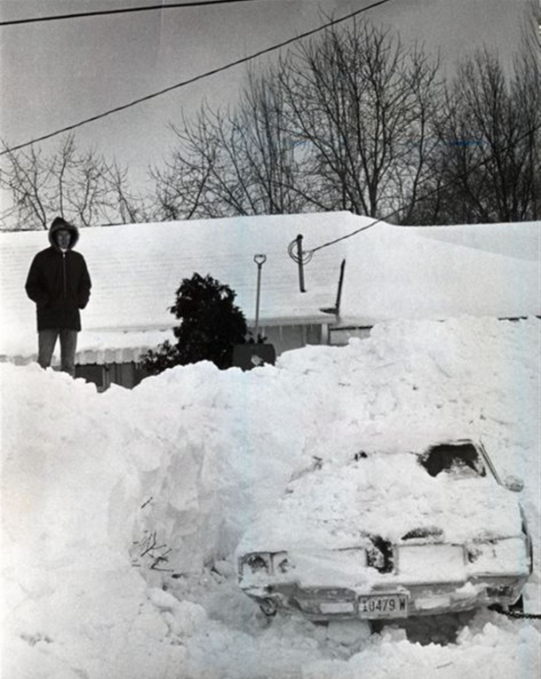 OhioHistory's tweet image. #OTD in 1978, Ohio was hit by a blizzard many called the “storm of the century.” With wind gusts of 100 mph, blowing snow and a deadly windchill, the storm caused the deaths of 51 people and more than $100 million in damage.

(Photo: Toledo Blade)
