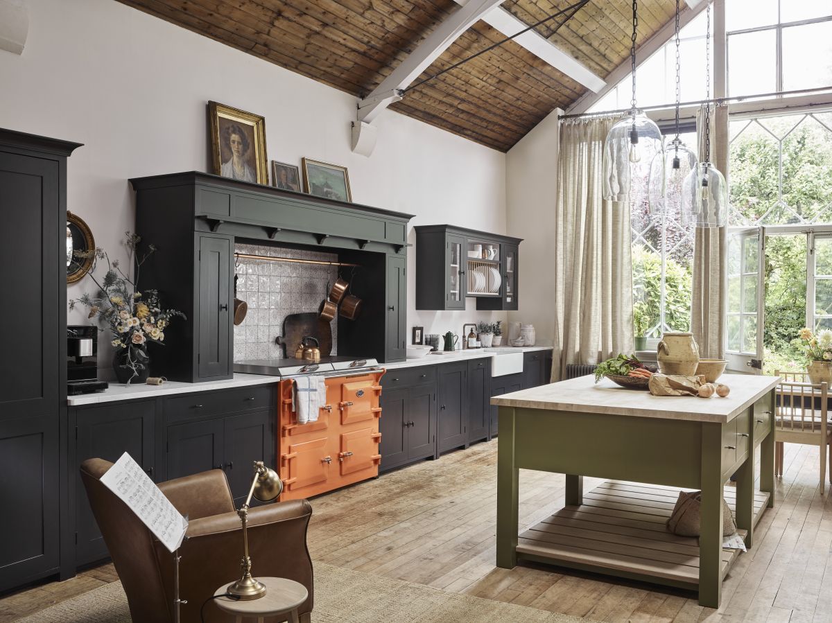 homesandgardens's tweet image. Nigella Lawson's kitchen is inspiring the return of this very retro kitchen feature ow.ly/XAZN102xzpY