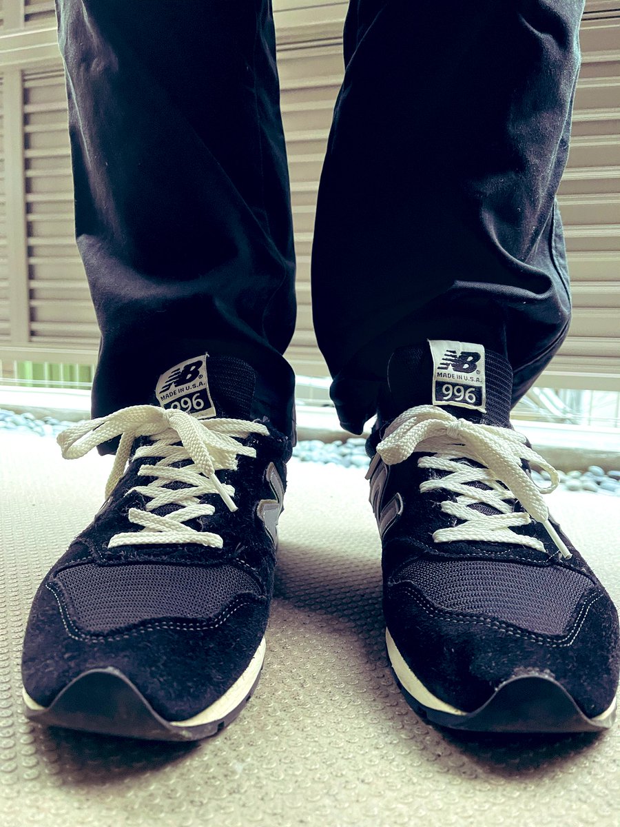 pakusako's tweet photo. 宣言通り…
リミテッドとハリスツイード。
寒くなくPコートで…
形がお気にだがボリュームあり。
軽い外出も途中思い出し…思考停止…
暫く固まってたけど耐えて明日の準備。
明日は終日仕切り。
ノドに気をつけよう。

#ニューバランス
#newbalance
#ML996 EK
#マーガレットハウエル
#margalethowell https://t.co/YSiMSotwHg
