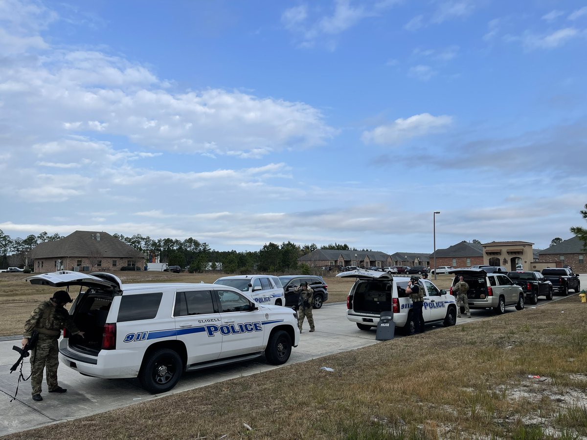 🚨Slidell Police SWAT🚨 is currently working a barricaded suspect in the Bella Sera apartments. All residents are asked to stay inside as the suspect may be armed and dangerous.