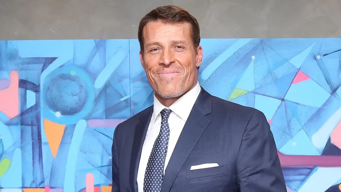 You may know Tony Robbins for being a motivational speaker, best-selling author, self-help guru and a businessman.But here's 13 Things You Don’t Know About Tony RobbinsA Thread 