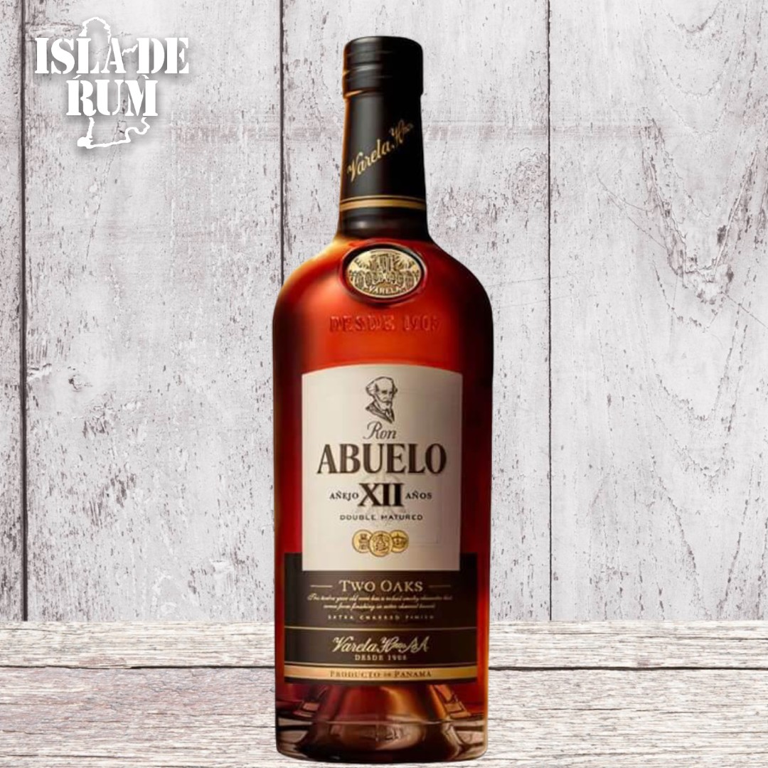 Abuelo Two Oaks è  un blend di rum con una media ponderata di 12 anni, maturato in botti di rovere ex bourbon. Il blend finisce il suo invecchiamento per 9 mesi in botti di rovere vergine americano extra carbonizzato. Scoprilo sul sito!
isladerum.com/prodotti/rumec…