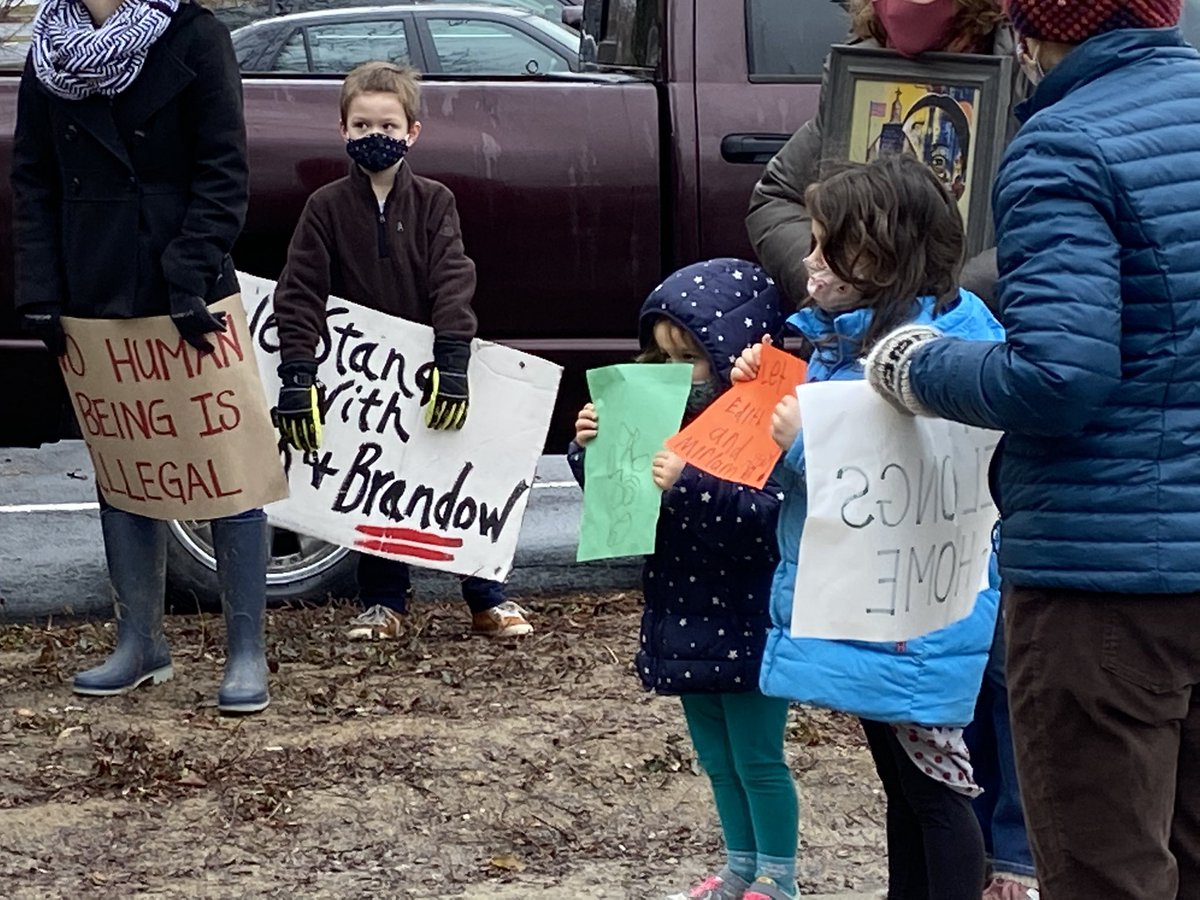 TomBoscoNews's tweet photo. HAPPENING NOW: supporters of Edith Espinal & Miriam Vargas, targeted for deportation, inside ICE offices now filing requests to keep them in the US. https://t.co/T2xTyBAyhj