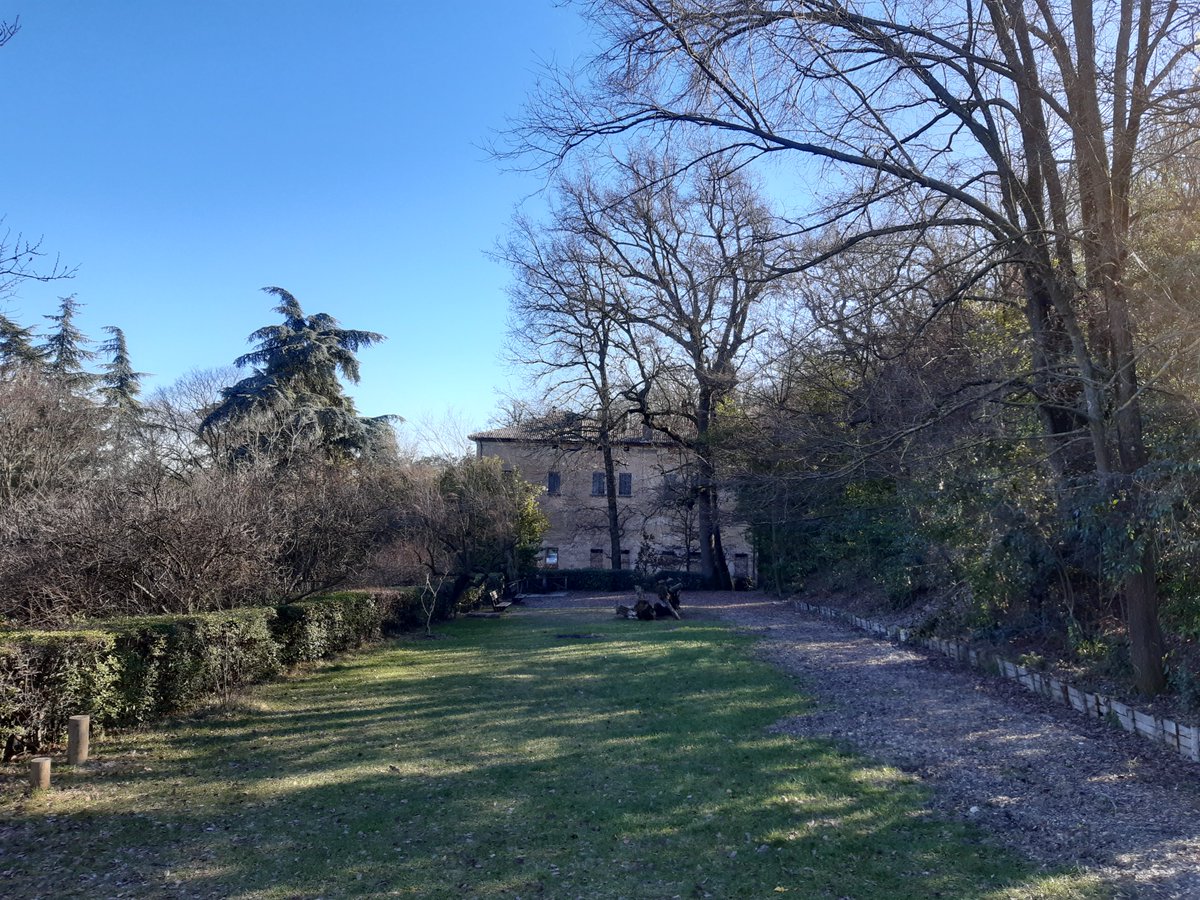 8/ One of the most interesting examples is "villa Ghigi". Once a large estate of the Ghigi family, it was acquired by the city and converted into an "agricultural-landscape park"