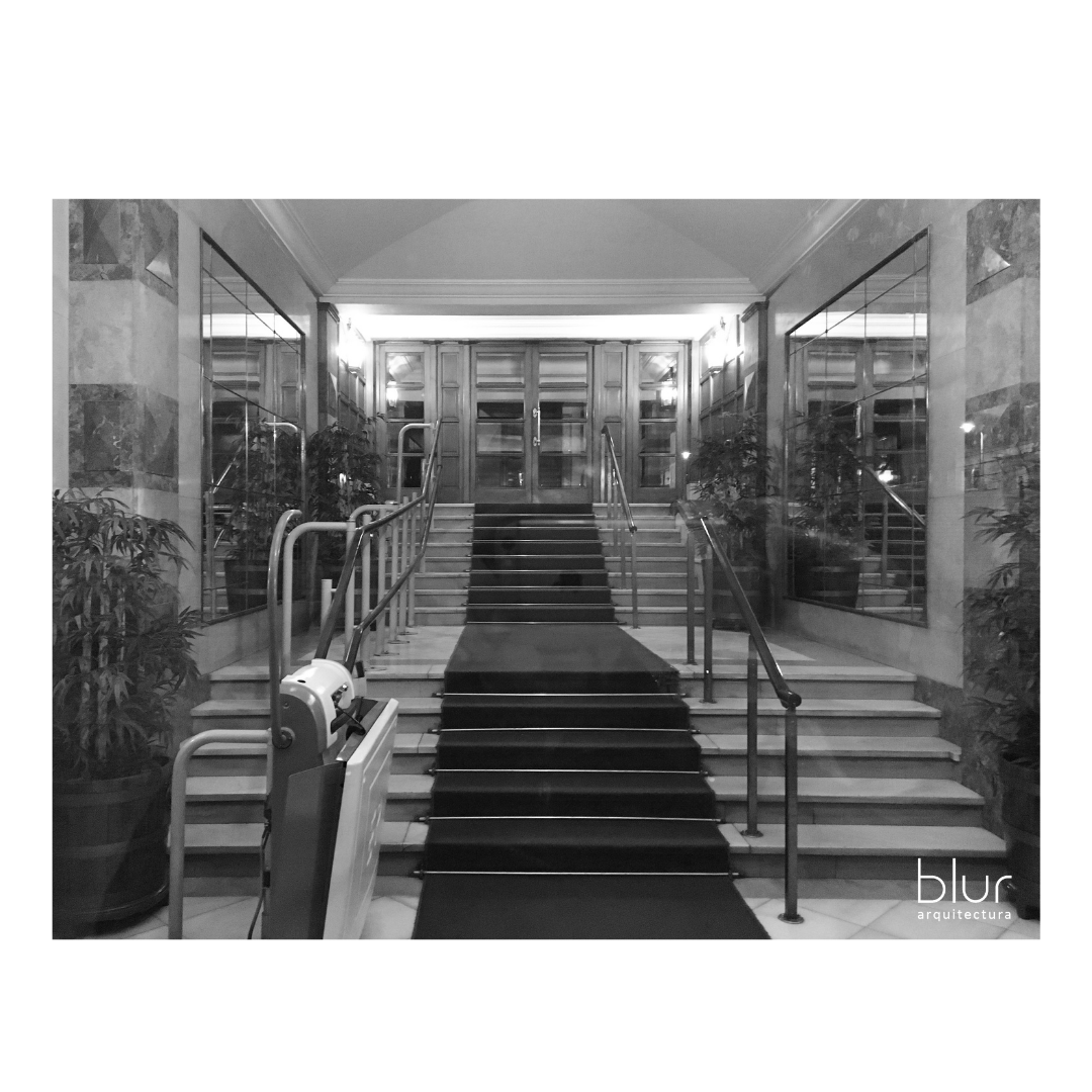 blurarquitect's tweet photo. Antes y después del #proyecto Portal Casa Los Espejos, La Rioja. 

Para la #rehabilitación de este #portal y la #escalera central, tenemos como objetivo salvar la diferencia de #altura existente entre el acceso desde el portal hasta el embarque a los ascensores. https://t.co/YrlGGpovYi