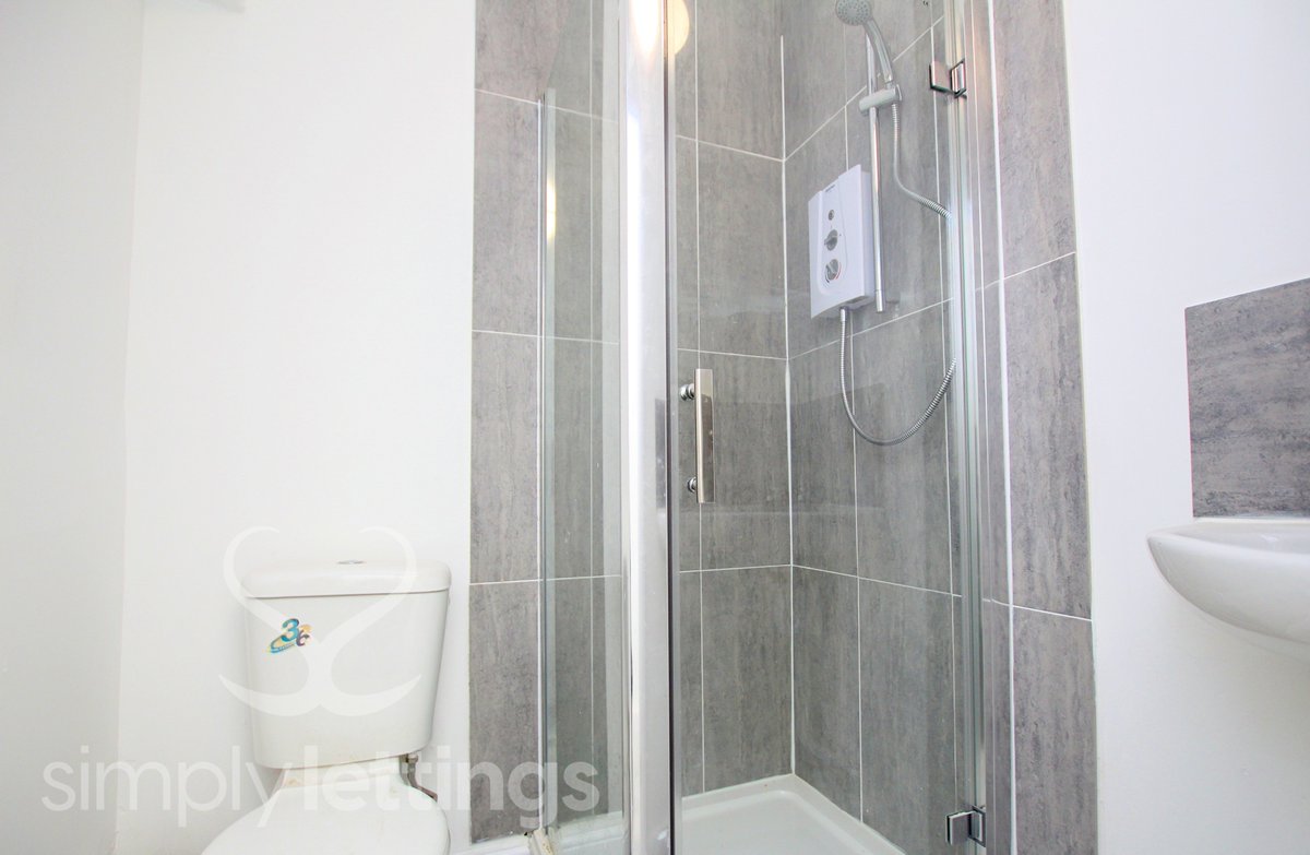 simplylett's tweet photo. #ToLet A superb value self contained studio #Flat located off #Hove Seafront - £575PCM! VIDEO TOUR: https://t.co/AFrNj7U8PG PROPERTY DETAILS: https://t.co/kVPTqqz1cb Call 01273 729 000 to view! #Lettings #Property #SimplyLettings #Brighton https://t.co/t38lmQBgMO