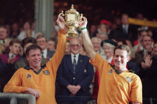 ScrumESPN's tweet photo. Este 26/1 se celebra el Día Nacional de #Australia y #Scrum recuerda los títulos de los #Wallabies en Copas del Mundo: en 1991 con Nick #FarrJones y David #Campese como figuras y en 1999 con el liderazgo de John #Eales y George #Gregan.

#AustraliaDay2021 #AustraliaDay https://t.co/inFqMnhQGx