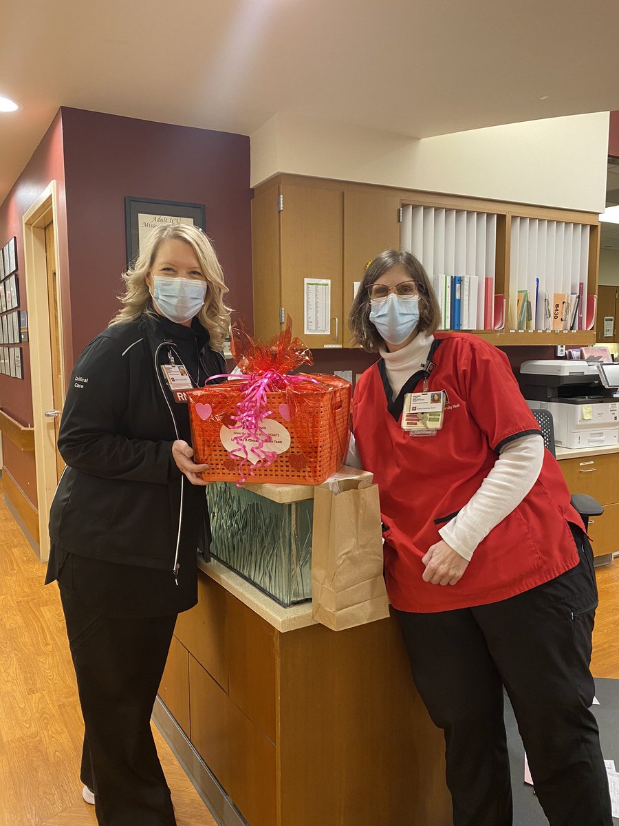 KristinRNFranks's tweet photo. My awesome team (IS Clinical Education) gathered $300 together towards treat baskets for the IS Desktop Support team and the IU Health ICU’s around the state! We wanted to recognize the amazing work that our colleagues around the system are doing!
@IU_Health https://t.co/tJUKHfjLDK