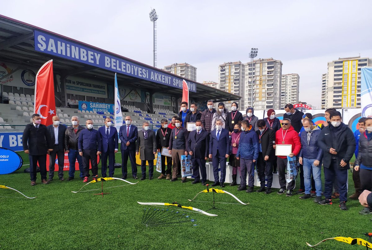🏹 Belediyemizin, Gençlik ve Spor İl Müdürlüğü İşbirliği ile Atatürk'ün Gaziantep'e gelişinin 88. yıl dönümü anısına düzenlediği kurumlar arası okçuluk turnuvası sonuçlandı.

11 kurumun yarıştığı turnuvada kazanan takımlara ödüllerini Başkan Vekilimiz <a href="/cumaguzel27/">Cuma Güzel</a> takdim etti🏆