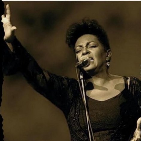 Happy 63rd birthday Anita Baker. Love you loads. 