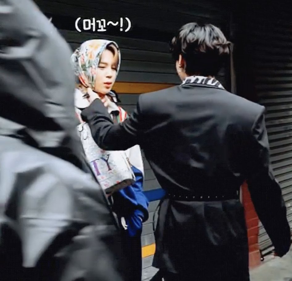 jikookheart's tweet photo. SO CUTE AND FOR WHAT https://t.co/u0ozfrmLsc