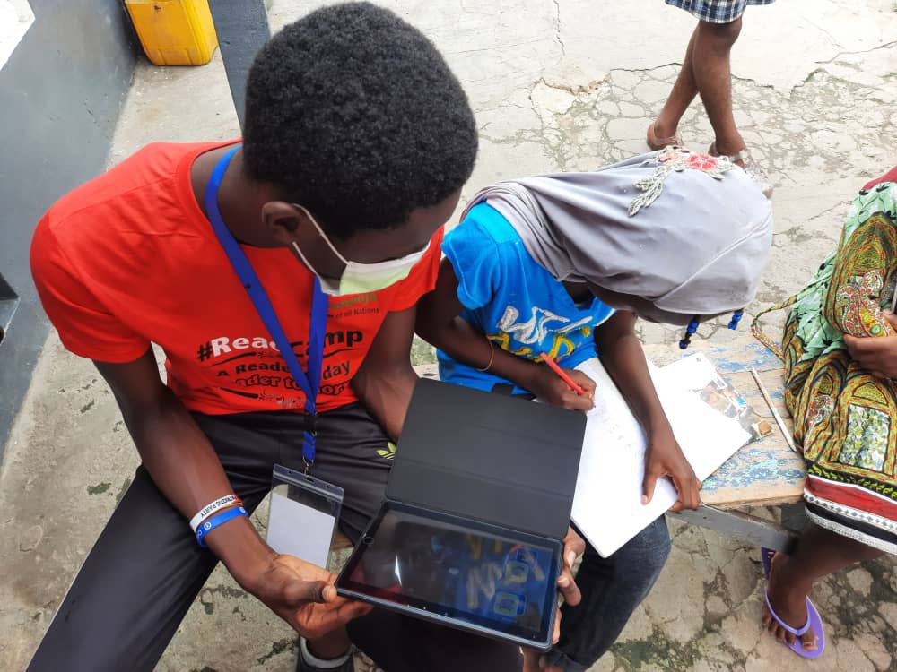 UnitedWayGhana's tweet photo. A kitkit school learning app was piloted during the home literacy project with @Newmont_Ghana for 200 pupils in Ayawaso. In kitkit school, children learn foundational literacy skills through access to high quality learning games,creative tools,videos etc. Thank you @kitkitschool. https://t.co/RYzQ5GLnSa