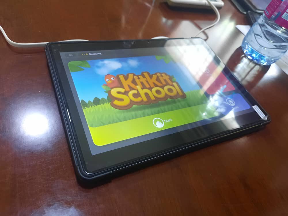 UnitedWayGhana's tweet photo. A kitkit school learning app was piloted during the home literacy project with @Newmont_Ghana for 200 pupils in Ayawaso. In kitkit school, children learn foundational literacy skills through access to high quality learning games,creative tools,videos etc. Thank you @kitkitschool. https://t.co/RYzQ5GLnSa