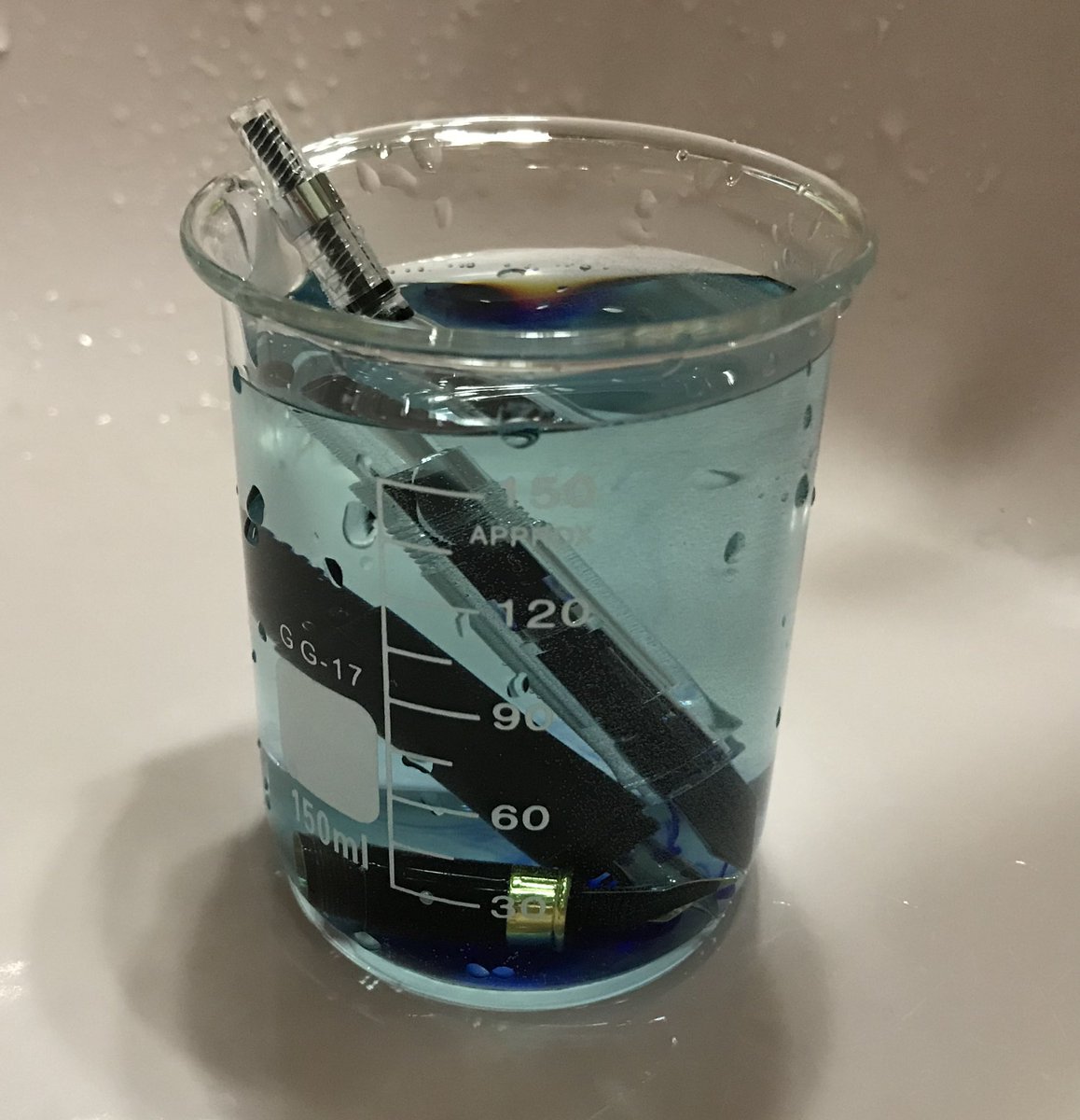 コーヒーメーカーの下の容器を割ってしまったのでどこの家庭にもあるこれで代用してみたらジャストフィット しかし どの家庭にもない Togetter