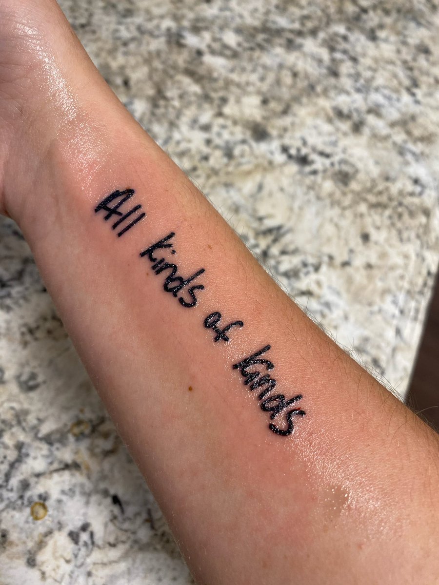 alisadanielle09's tweet photo. 1y ago today I asked you to write out my tattoo - here’s an updated pic 🙌🏼Cannot wait to see you out on the road again! @mirandalambert #allkindsofkinds https://t.co/hwNd6hzVoM