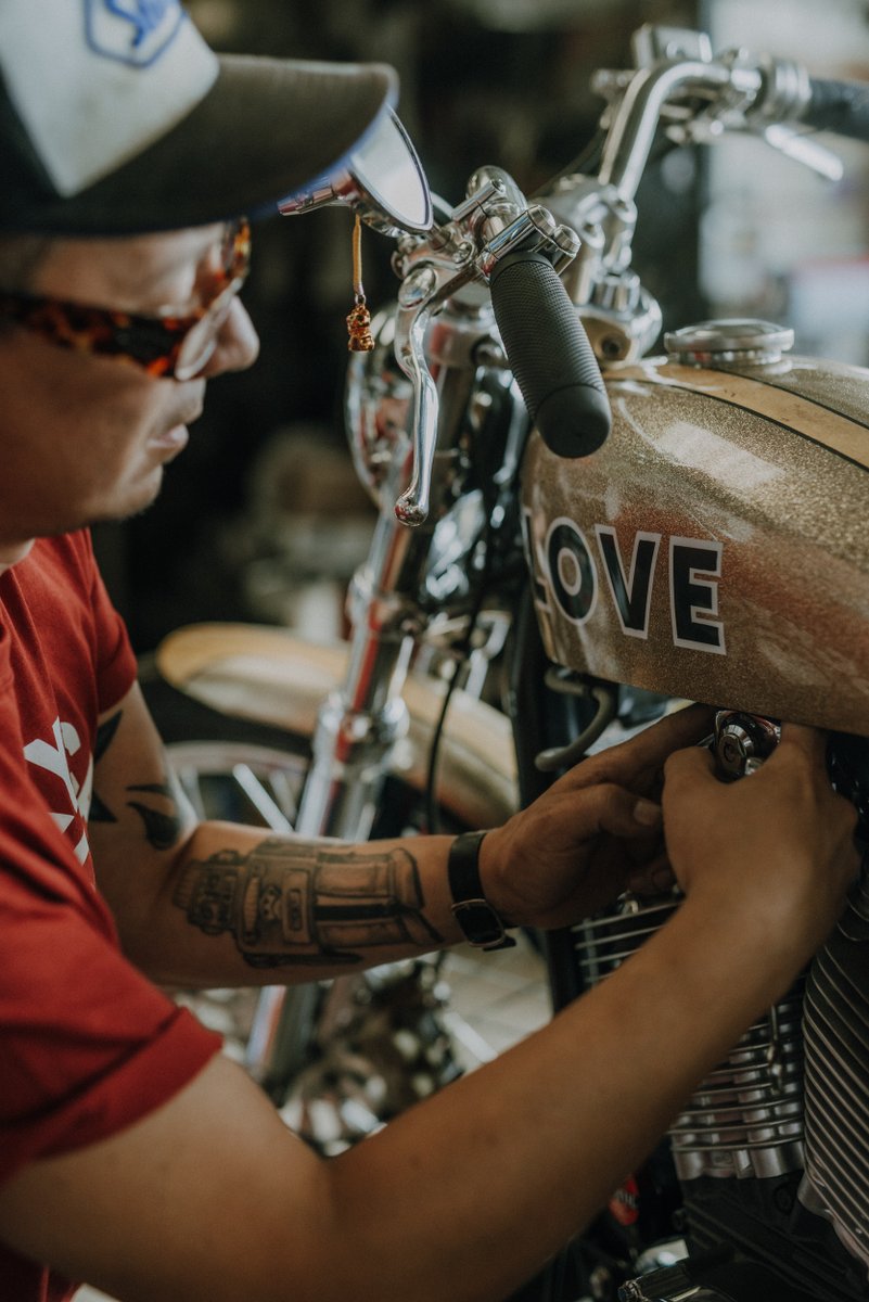 Shoei Europe (@europeshoei) on Twitter photo While Laurence is gilding the Glamster helmet with some last details like the SHOEI logo, Seb is finishing the "Glamster" bike assembly.
Based on a '94 sportster, it's a streetbike with custom bodywork & slightly tuned engine!
Stay tuned for more. 📸 <a href="/cyrilcasagrande/">cyril casagrande</a> While Laurence is gilding the Glamster helmet with some last details like the SHOEI logo, Seb is finishing the "Glamster" bike assembly.
Based on a '94 sportster, it's a streetbike with custom bodywork & slightly tuned engine!
Stay tuned for more. 📸 <a href="/cyrilcasagrande/">cyril casagrande</a>