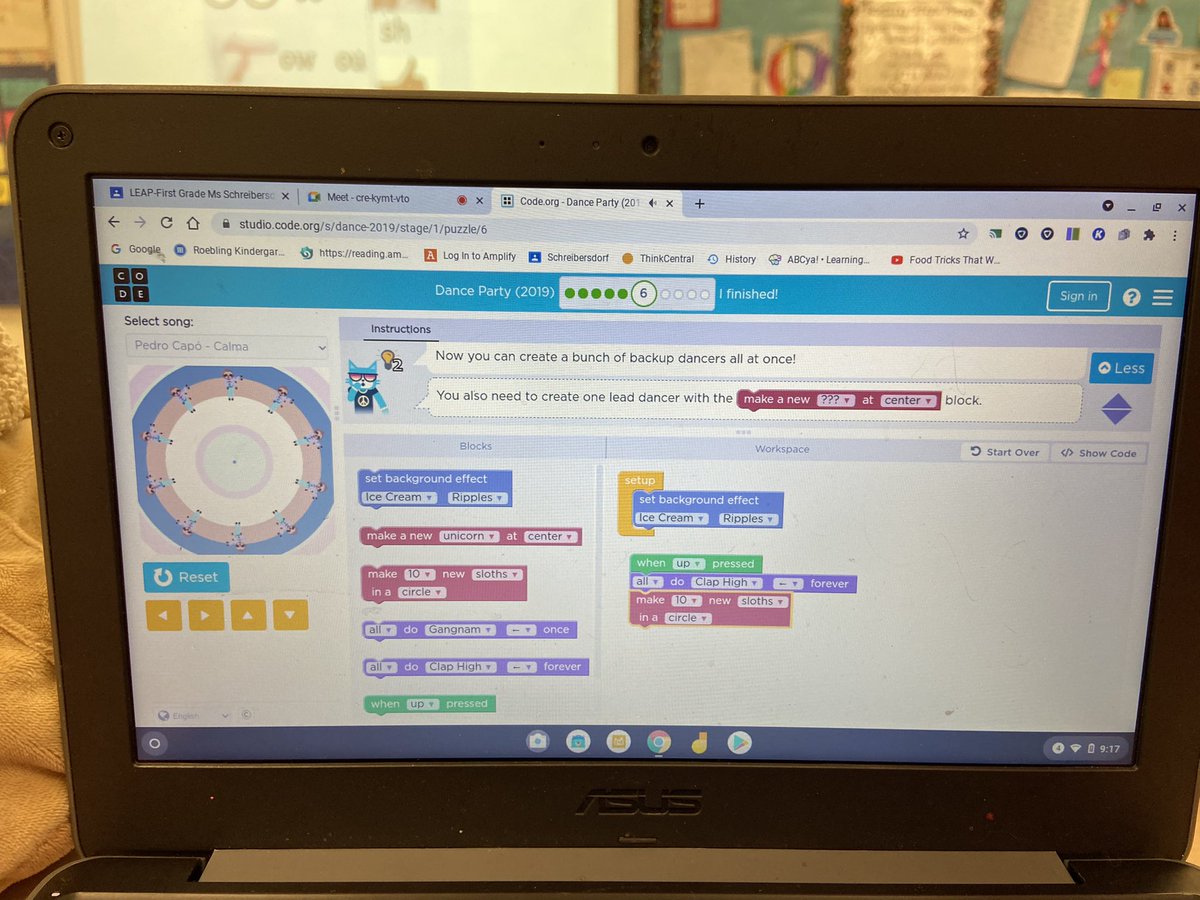Love the coding skills going on...best unit of the year! First Grade Rocks <a href="/becsjen/">Rebecca Jensen</a> #HourofCode <a href="/FrLibs/">Libs</a>