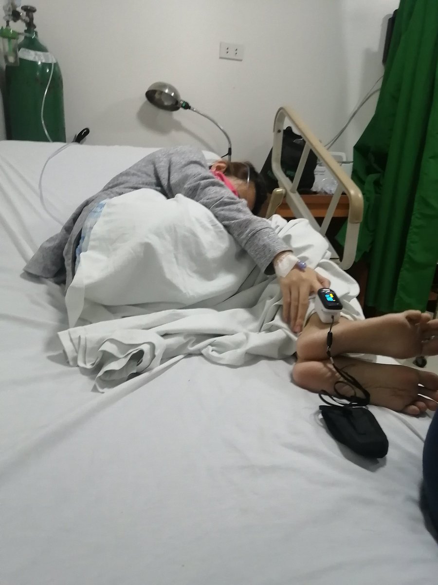 rach011895's tweet photo. I'm fighting with depression 😭 I was admitted last week until now i'm still here inside the hospital with low sugar, potassium and with depression symptoms that affects my stomach . I want to end this pain please please I want to be with my fiancée 😭#LoveIsNotTourismPH https://t.co/SKoWMA7ymn