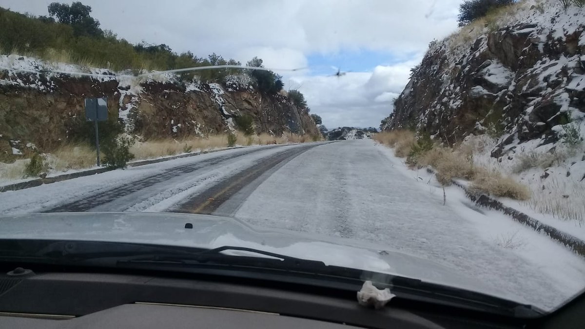 Se cerró el tránsito vehicular, por la cristalización de la superficie de rodamiento, en el entronque en la Carretera Estatal Sonora 118, pasando por La Valdeza y terminando en el entronque con la Carretera Federal México 17 en la comunidad de La Pera.