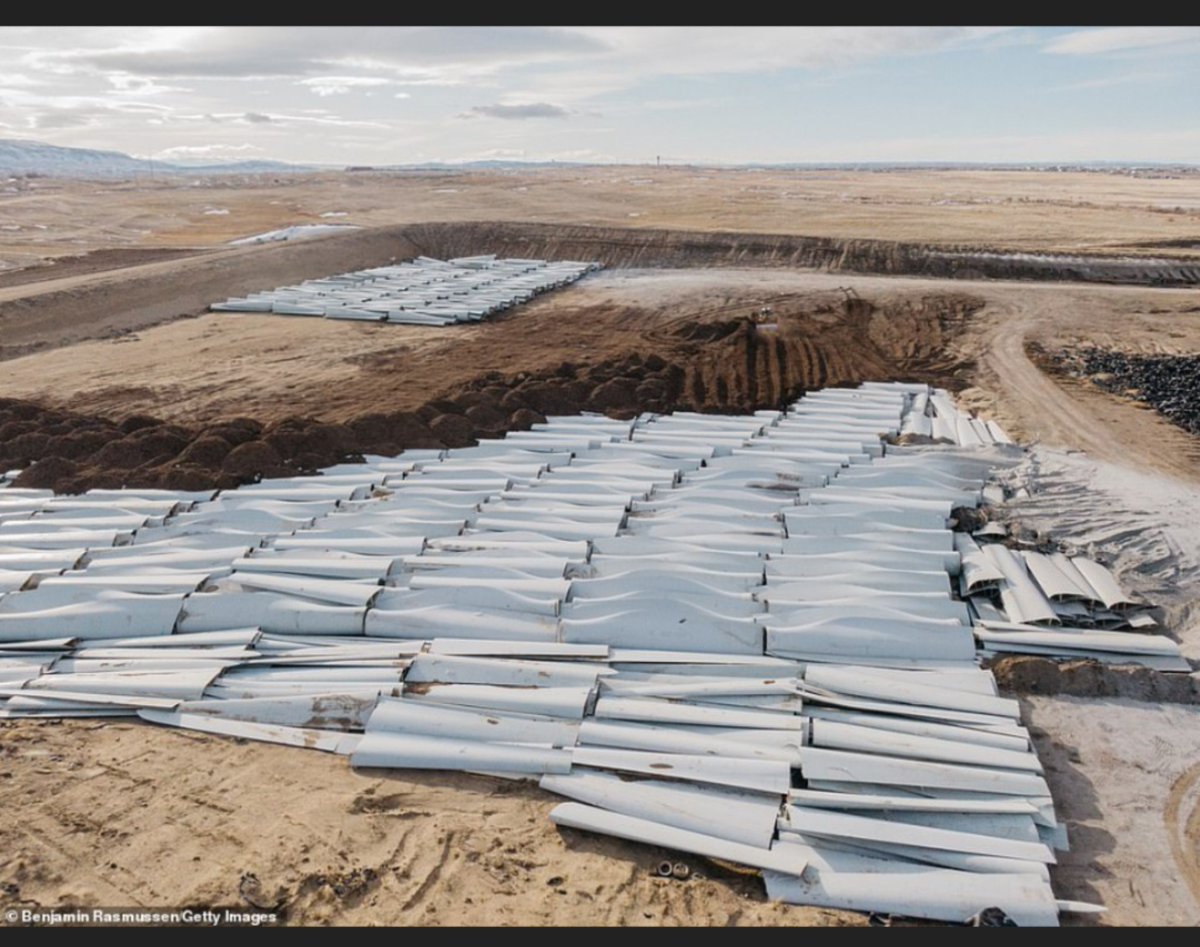 kjensen419's tweet photo. @EvanAKilgore Giant blades can't be reused or recycled. They have to be buried in the ground.  Re-neweable energy meets pollution - brilliant. https://t.co/zAAyzN7nI1