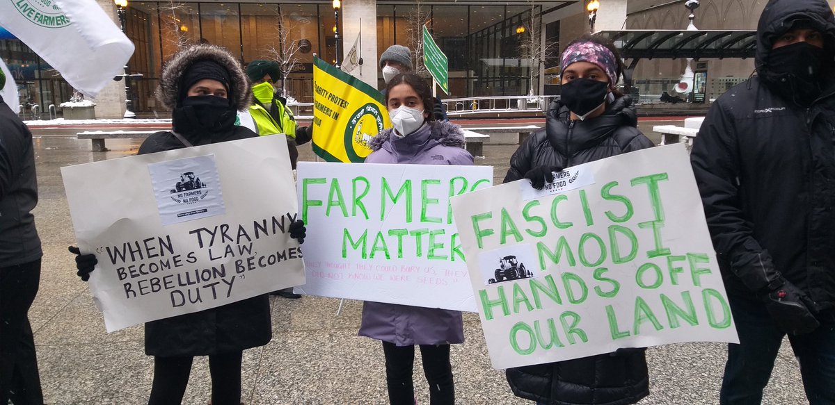 Madhurita15's tweet photo. Chicago supporting Indian farmers in their fight against unjust laws. #FarmerProtest #chicagostandswithfarmers #kisaanmajdoorektazindabaad #NoFarmersNoFood https://t.co/dbKNYsQiYl