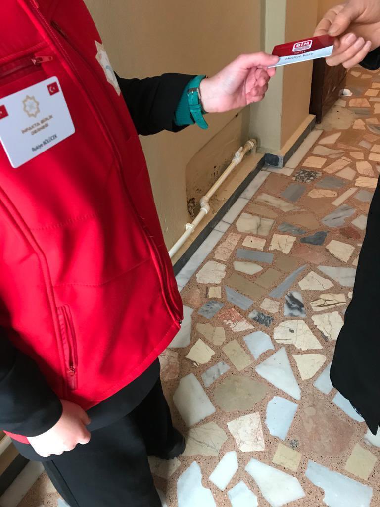 infaktabirlik's tweet photo. Bağcılar İlçe Başkanımız Ayşe Hanım ve Genel Başkan Yardımcımız Rukiye Hanım ilçelerindeki hak sahibi insanlarımıza gıda kartları İnfak ettiler. Bağcılar’da çalışmalarımız kış boyunca devam edecek. Destek sağlayan yüce gönüllü dostlara teşekkürü bir borç biliriz. https://t.co/UFMbDYhC3q