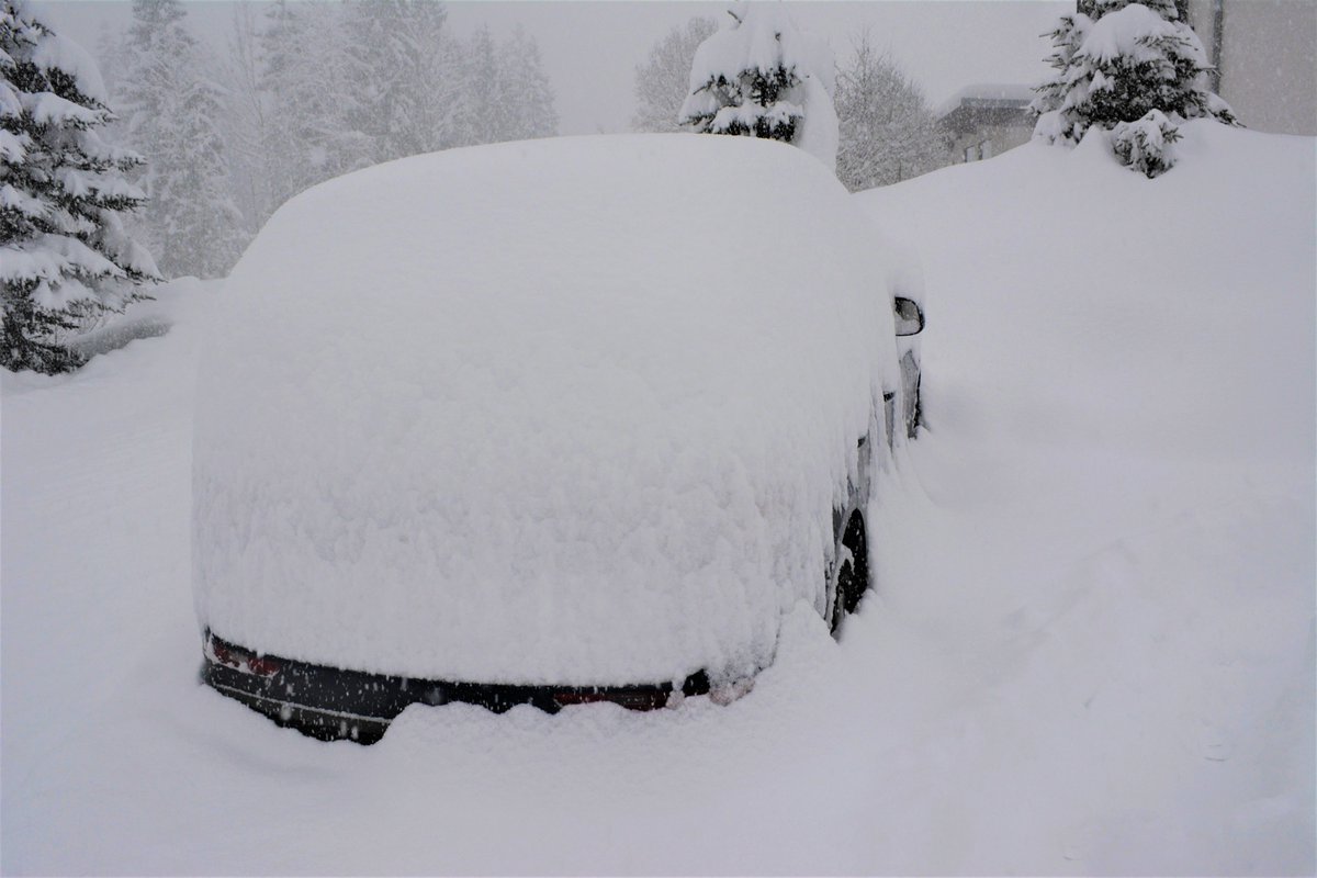 swimmer84189399's tweet photo. @StormHour @StormHourAdele @StormHourMark #StormH Vehicles and landscapes! ❄️🌨️🚘 #BavarianAlps #Germany 🏔️ https://t.co/3zQqNyHVpK