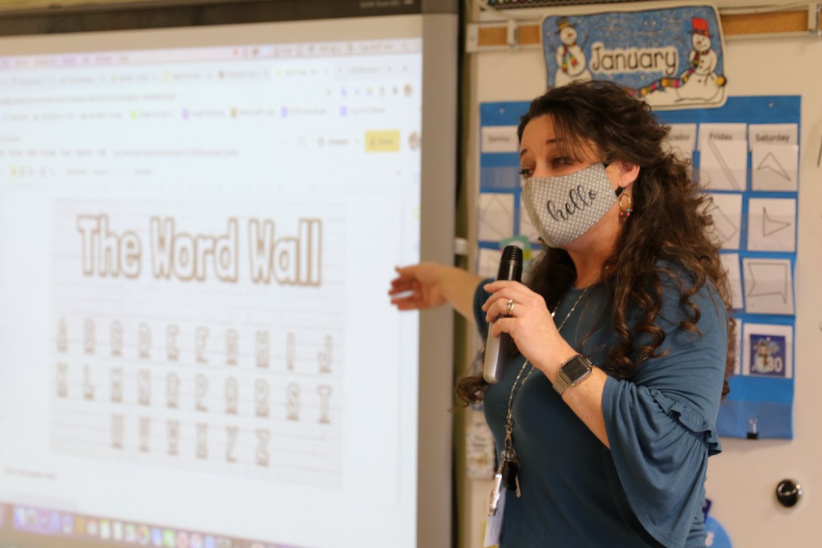 shelbycountysch's tweet photo. Dana Swallows, @tigernewsSCPS Teacher of the Year, worked on "troublemaker" words and reading strategies with her class today! #il3 @SallyWSugg @DugleSusan @JohnR_Leeper @TheSentinelNews @ksbanews @courierjournal @SCPS_Rock https://t.co/0EKzR9ms3i