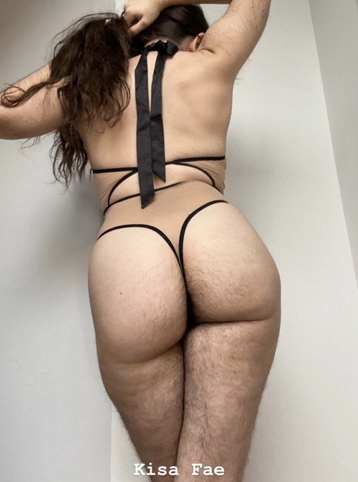 Front or back? 🖤 https://t.co/OwnMAvCImO