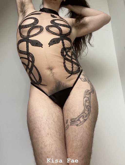 Front or back? 🖤 https://t.co/OwnMAvCImO