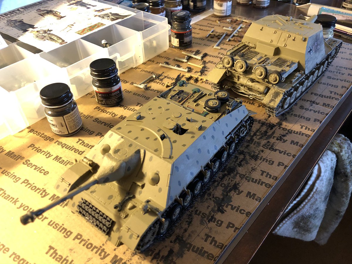 WhitePaw80's tweet image. Still need some light touch up painting. Kinda hard to do in my current lighting.  But basically done. :3 #Jagdpanzer #1/35thScale