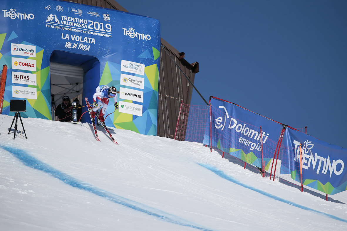 Fra un mese esatto la <a href="/valdifassa/">Val di Fassa</a> indosserà un pettorale che rincorreva da oltre trent’anni, quello della Coppa del Mondo di sci alpino. Da venerdì 26 a domenica 28 febbraio tre gare delle discipline veloci femminili sulla pista La VolatA bit.ly/3t12C3i