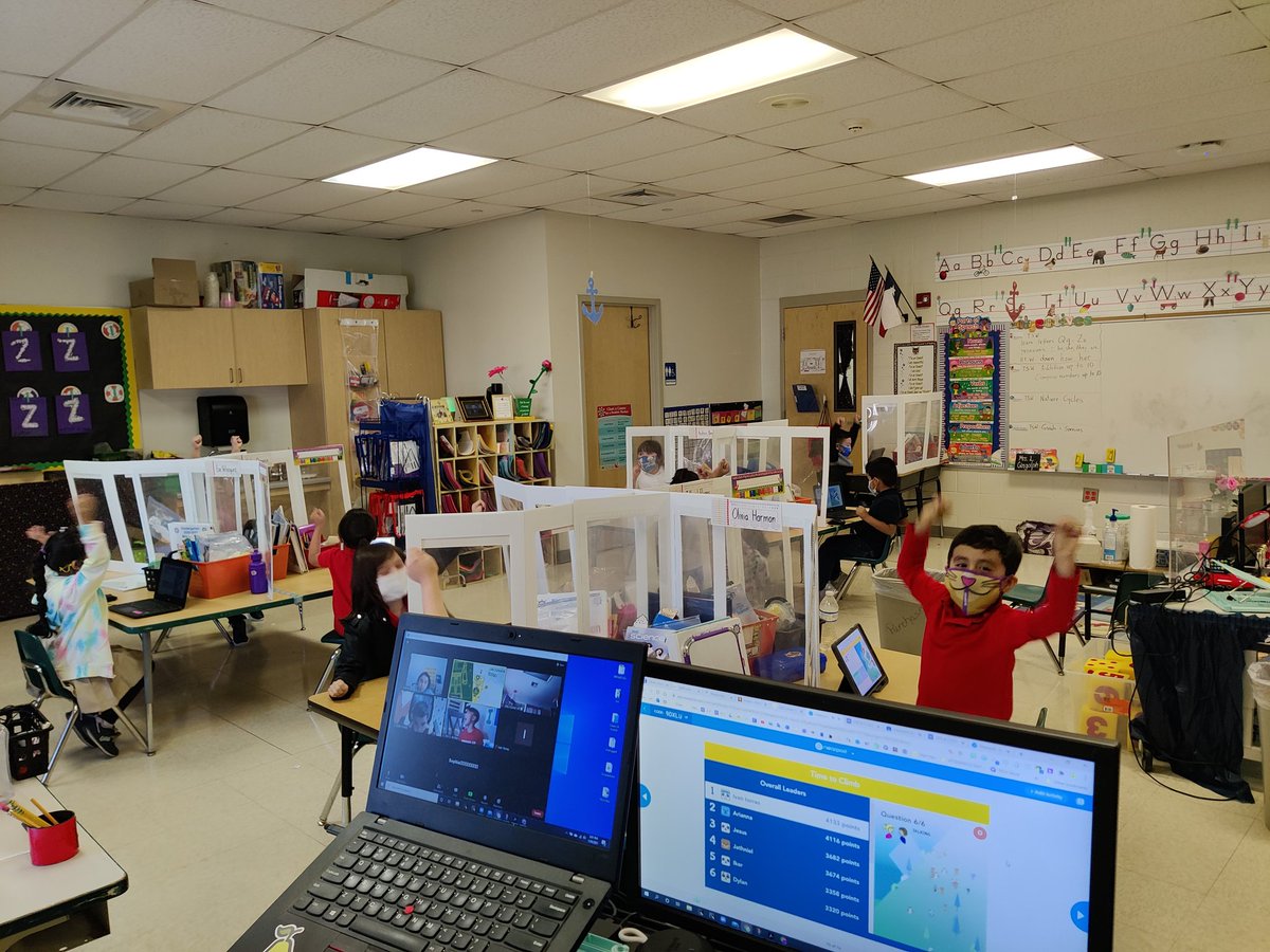 Ocelotscode's tweet image. Little coders ๐ฉโ๐ป๐จโ๐ป learning and having fun on @nearpod today๐๐๐!!! #coding108 #LosFresnosCodes