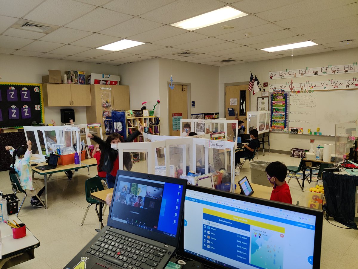 Ocelotscode's tweet image. Little coders ๐ฉโ๐ป๐จโ๐ป learning and having fun on @nearpod today๐๐๐!!! #coding108 #LosFresnosCodes