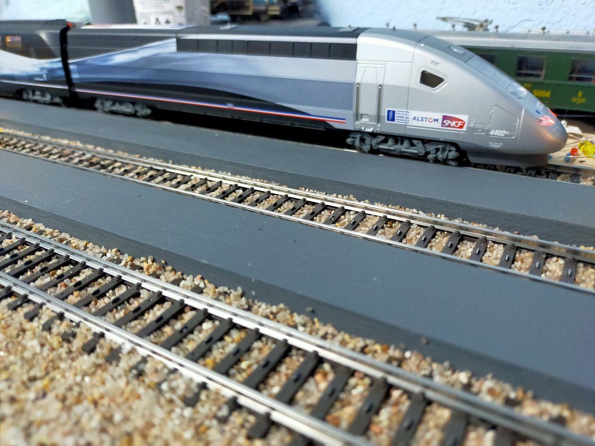 miningen's tweet photo. #Einmessen unseres #TGV von @maerklin mit #TrainController.
#modellbahn #h0 #zug #lok #Lokführer #geschwindigkeit #schnellsterzug https://t.co/dj9PTLf2B6