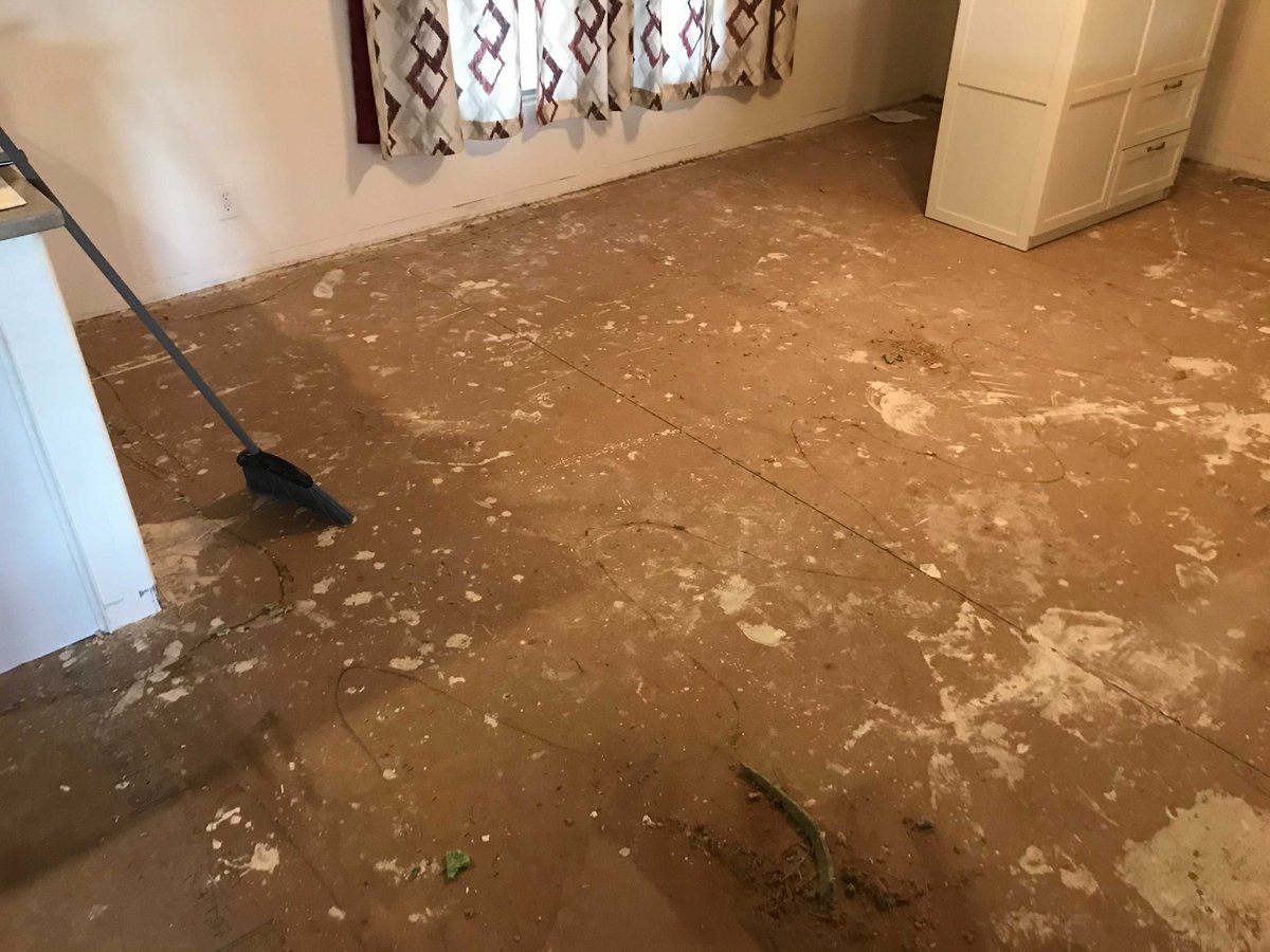 InteriorsNative's tweet image. Before and after pics of a luxury vinyl project from the Paradigm Performer collection. This tawny color looks awesome  💪. Message us today for a free estimate on your next flooring project!  #luxury #vinyl #project #freeestimate