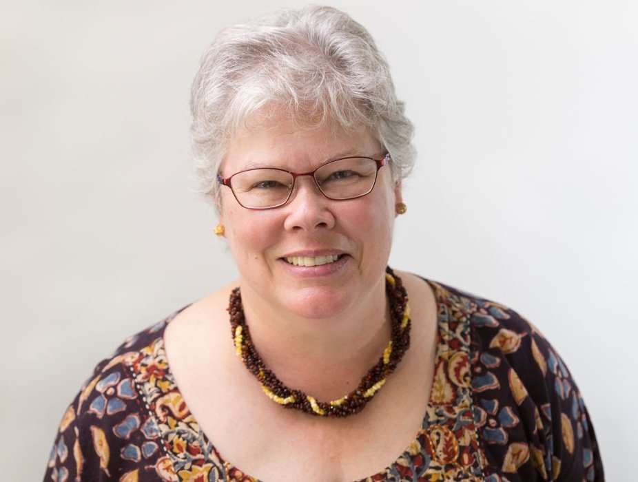 Julia A. Hendon tuvo que explicar algo muy evidente también:Los cuchillos fuera del alcance de los niños no es ritual, es sentido común