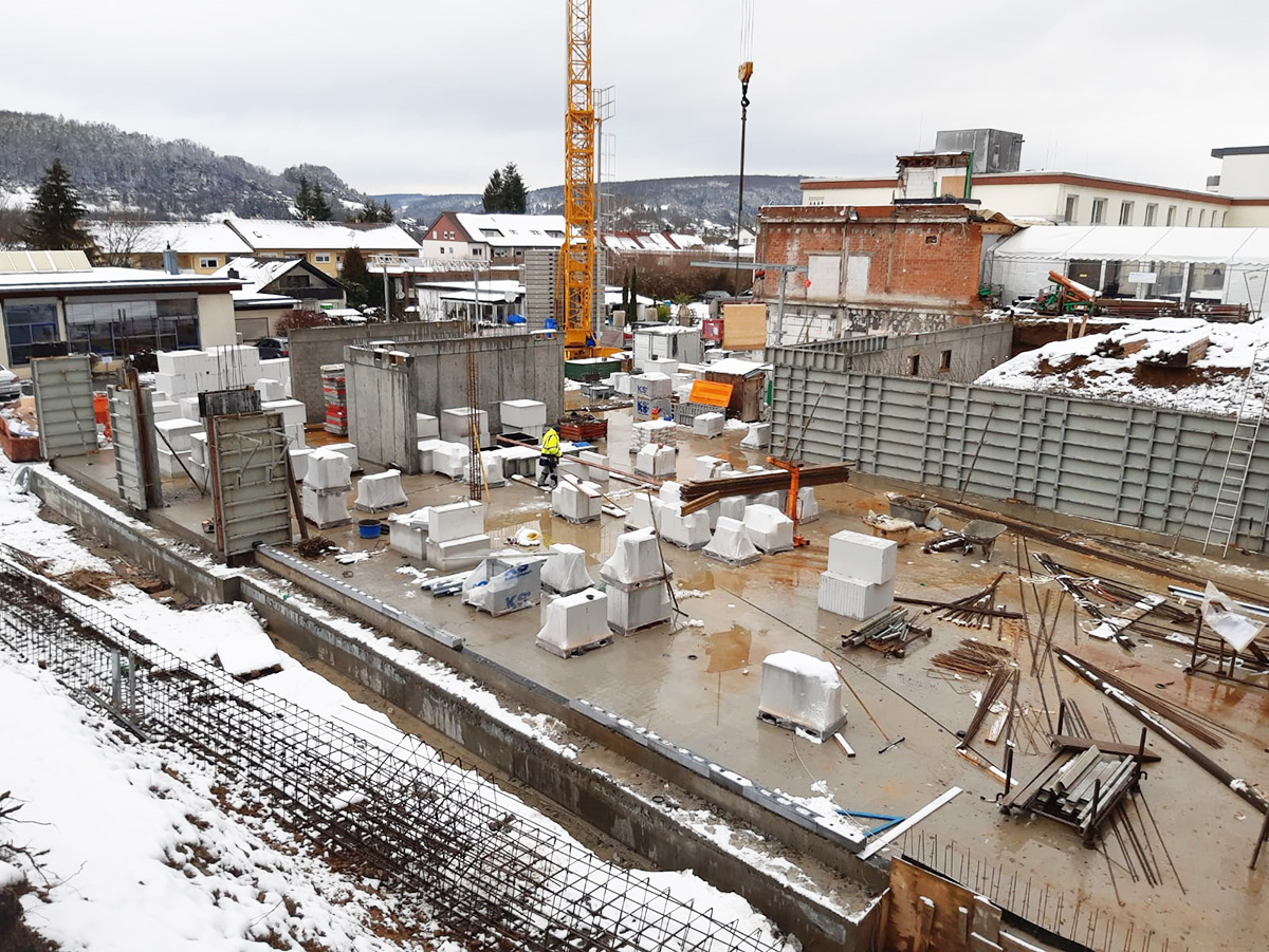 #Johanniter_Haus_Tannenhof_Mosbach 
Unser Bauvorhaben in Mosbach schreitet trotz der winterlichen Temperaturen voran. Die Bodenplatte ist betoniert und die ersten Außenwände werden hergestellt.
