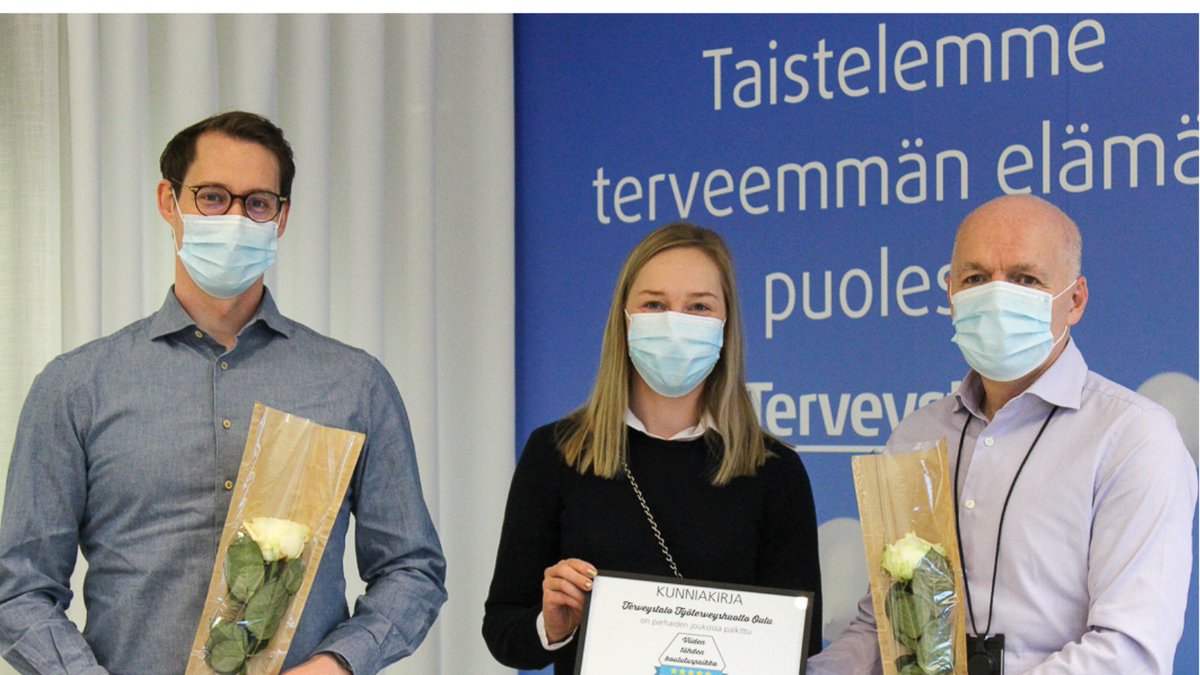 Terveystalo sai ainoana yksityisenä koulutuspaikkana viisi tähteä <a href="/NuoriLaakari/">Nuori Lääkäri - NLY</a> erikoistuvien lääkäreiden #koulutuspaikkakysely'ssä. ⭐ ⭐ ⭐ ⭐ ⭐ 

NLY:n <a href="/sarakkeessa/">Sara Kaartinen</a> luovutti kunniakirjan <a href="/BonoPetri/">Petri Bono</a> ja <a href="/MatiasPalve/">Matias Pälve</a> 'lle. Työ erikoistumisohjelmien ja koulutuksen parissa jatkuu!