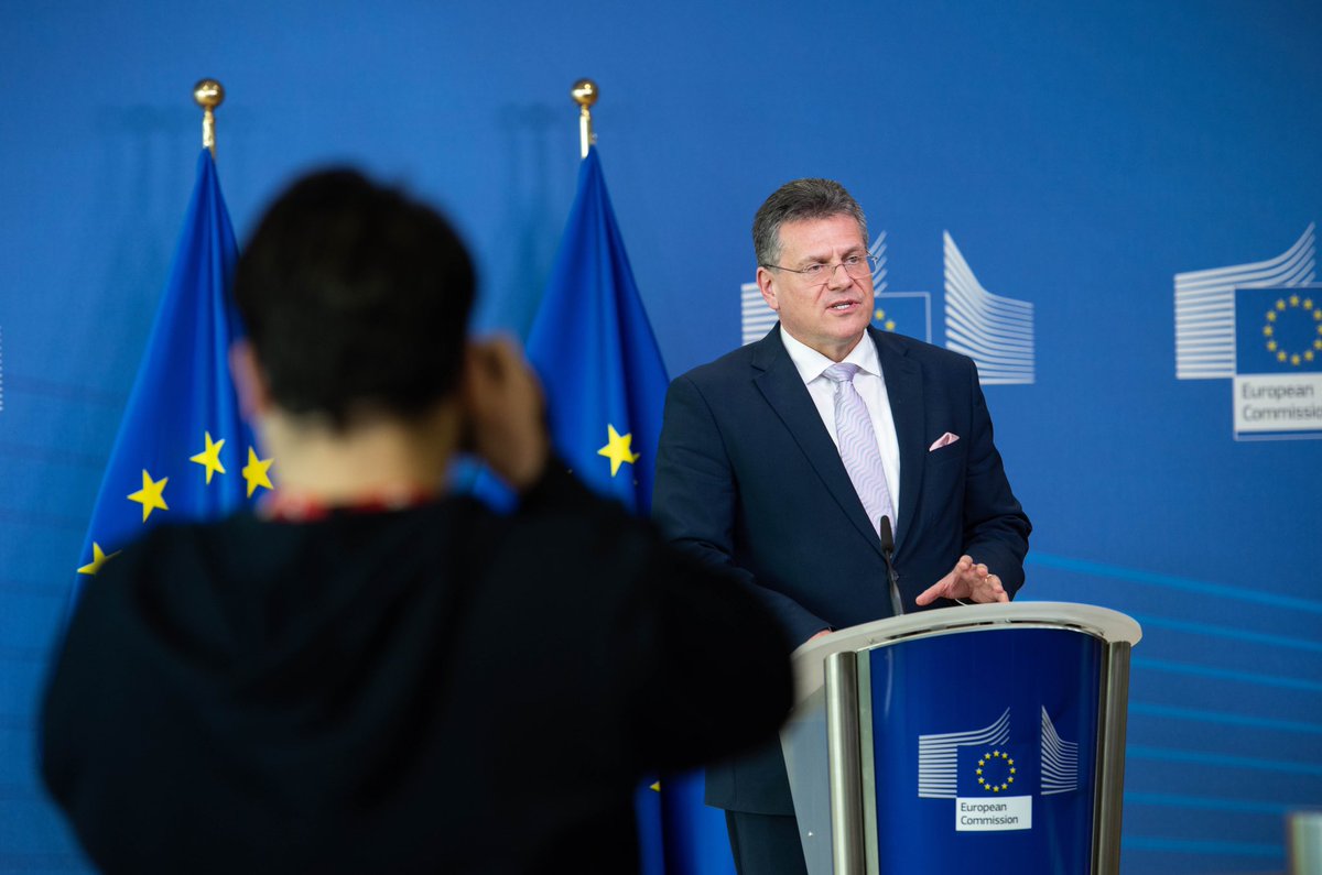 "You miss 💯% of the shots you don't take." <a href="/WayneGretzky/">Wayne Gretzky</a>, turning 60 today, famously said. 
 
The success of EU #battery sector🔋 serves as a tangible testimony to that. It's defying the negative trends in our economies &amp; we're on track towards attaining open strategic autonomy.