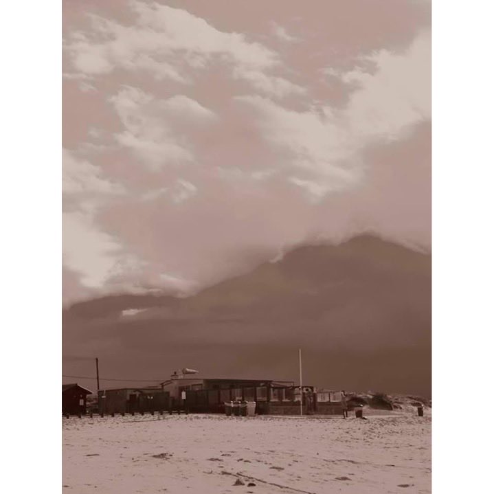 beach eyes - water 
be hind
night 🤎