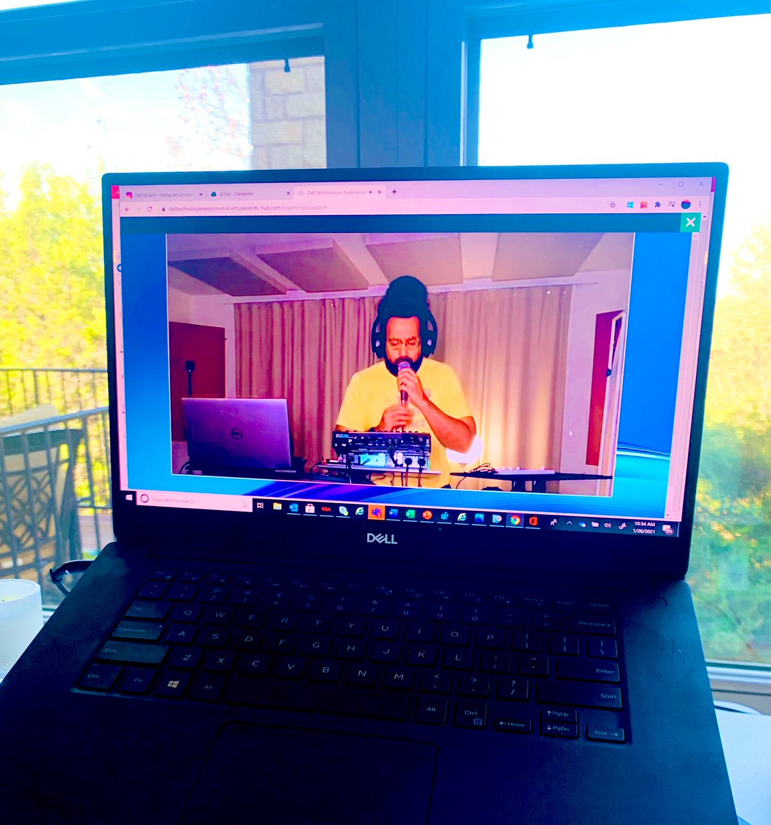 nikki_rex's tweet image. Our #DellTechExperience is OPEN and hopping with fun things to explore like a special performance from @reggiewatts 🎉 #Iwork4Dell #Experiential