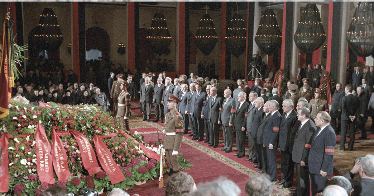 Кремлевские старцы. И. Пятилетка пышных похорон ссср. Перестройка лого. 10 ноября 1982 похороны брежнева.