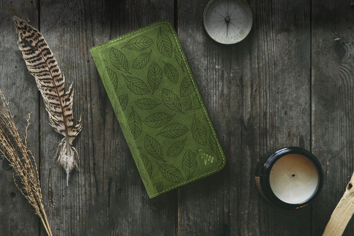 quaggaltd's tweet photo. Only 5 days left of our January sale! Our Leaf case is cheaper than ever. Free UK delivery too!
#quagga #explorersatheart #nature #green #iphone12case #iphone12 #iphone12mini #iphone12minicase #leathercase #fashion #mensfashion #womensfashion #apple #rustic #style #flatlay https://t.co/mAKagLvZ1r