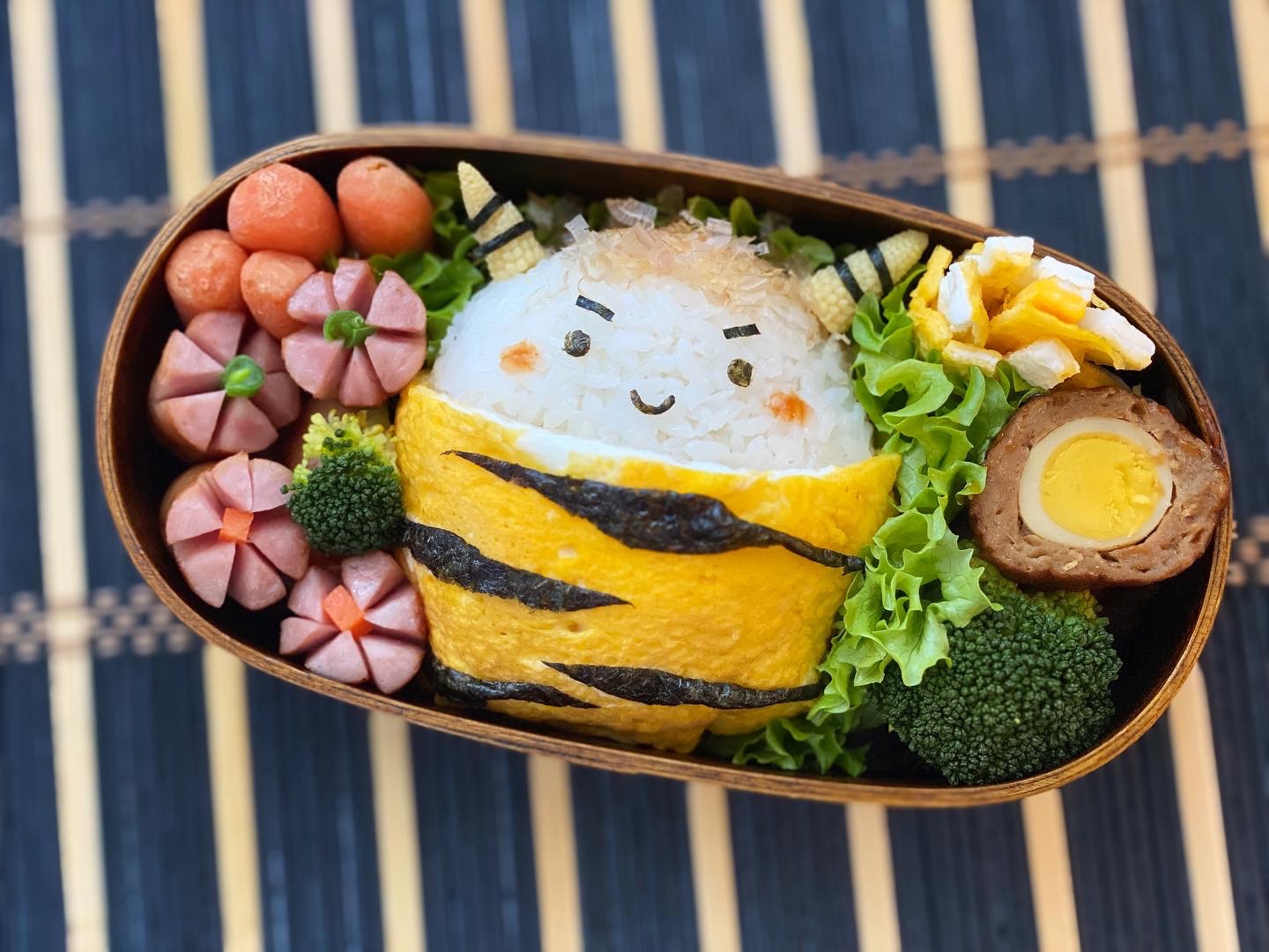 ミッシェル Michelle Golden 今日はキャラ弁です 節分にちなんだ 鬼ぎり 弁当 メイキング Amp レシピはこちら T Co Sskochkxmf ツノはベビーコーン 髪はかつおぶしです お弁当 キャラ弁 デコ弁 節分