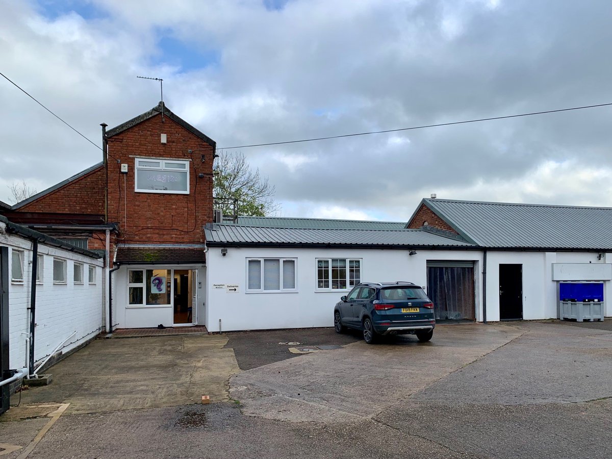 wardsurveyors's tweet photo. **TO LET - INDUSTRIAL UNIT - NEW STREET, LUTTERWORTH**

Semi-detached industrial premises with ancillary office content, with a concrete yard area and car parking for approx 10 cars in #Lutterworth.

Please email hward@wardsonline.co.uk or call 01455 251771 for full details. ✅ https://t.co/ShLZglwtnG