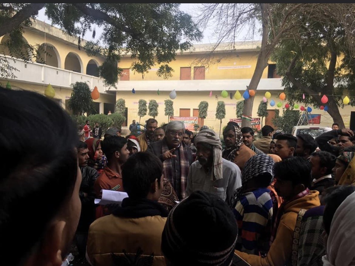 फ़िरोज़ाबाद में लगवाए जा रहे जनकल्याणकारी शिविरों में आज हिमायुपुर,श्यामदेवी कालेज के शिविर में 
585 नए श्रमिक पंजीकरण,1298 अंशदान,63 श्रमिकों की लाभकारी योजनाओ,41 वृद्धावस्था,20 निराश्रित महिला तथा दिव्यांग पेंशन,राशनकार्ड,आय जाति प्रमाण पत्र,प्रधानमंत्री आवास के फार्म भरे गये !