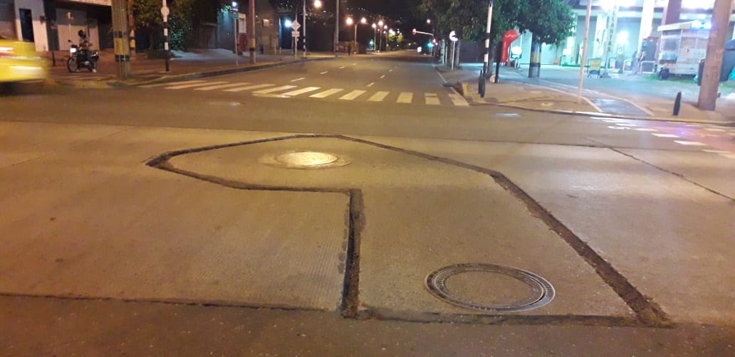 Invitamos a <a href="/sttmed/">Movilidad - Alcaldía de Medellín</a> <a href="/AlcaldiadeMed/">Alcaldía de Medellín</a> <a href="/EPMestamosahi/">EPM estamos ahí</a> <a href="/Metroplus_SA/">Metroplús S.A.</a> a evitar incidentes viales arreglando y manteniendo la malla vial de la ciudad. Este bache lleva años en la Cl.30 x Cra.65. ¡La #VisiónCeroMed la logramos entre todos!