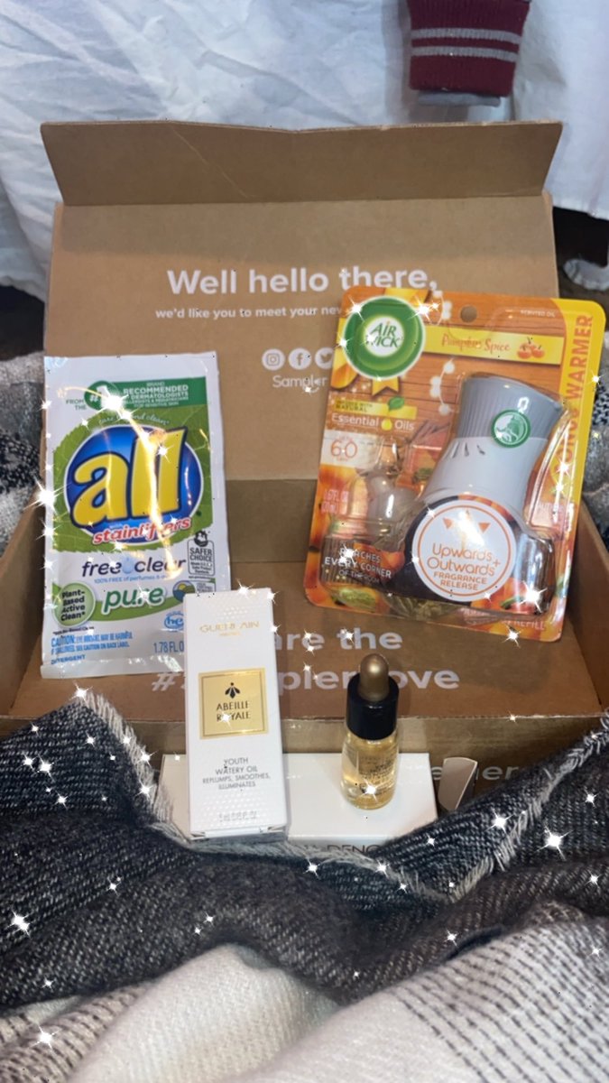 XtineBeautyRevs's tweet photo. well hello @TheSamplerApp-got my box from #samplerparty with All/ Free/Clear Detergent, Airwick pumpkin spice oil warmer and my star sample @Guerlain ABEILLE ROYALE
YOUTH WATERY OIL- Stay Tuned for reviews! #SamplerLove #All #Airwick #guerlain #thesamplerapp https://t.co/wxmMUfSxJ6