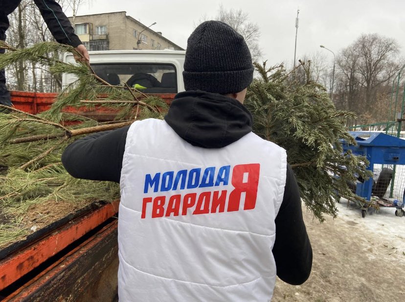 🎄Молодогвардейцы Истры присоединились к акции направленной на экологичную утилизацию новогодних деревьев.

#ИстраГО #ИстраЕР #МолодаяГвардия #МГЕРМО #МГЕРИстра #ПодариСвоейЕлкеВторуюЖизнь
